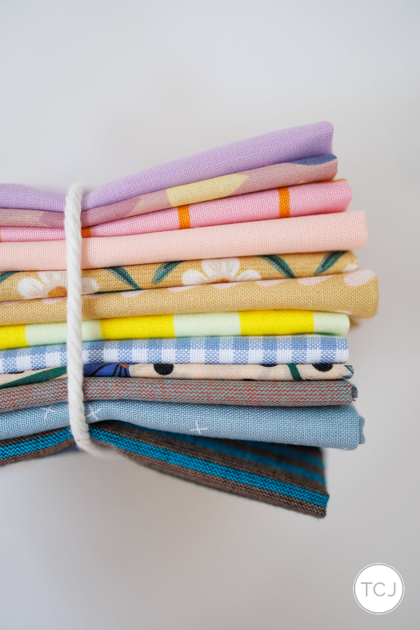 Retro Petals - 12 piece FQ Bundle